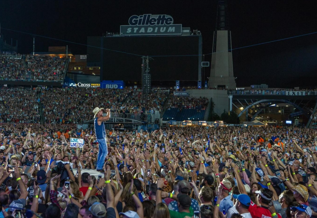 Country music legend makes big announcement ahead of historic shows Mostly Sunny