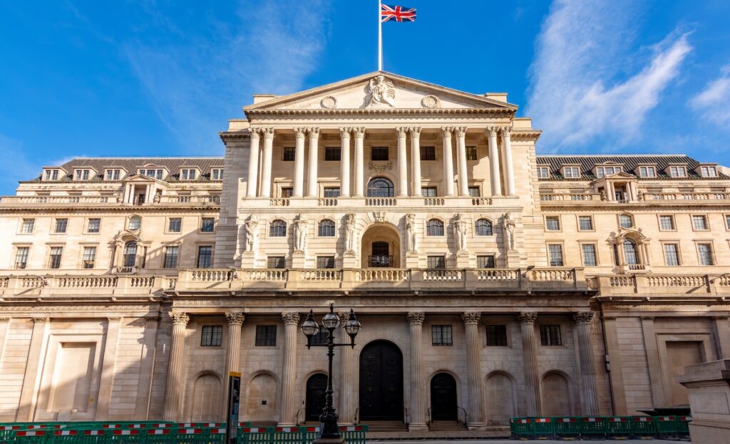 UK Central Bank Weighs Service to Draw Foreign Investments