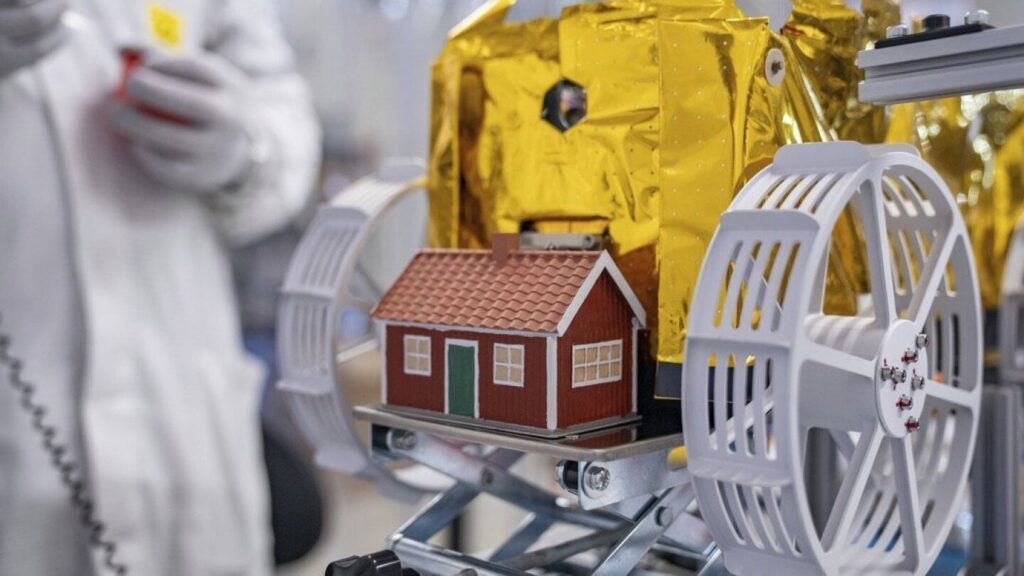 Mission to moon carries tiny red Swedish home to space