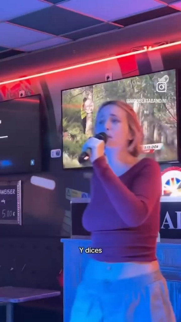 A metaphor of Spain, or what do I know. Rigoberta Bandini singing in a Benidorm karaoke in front of 5 retired guiris.