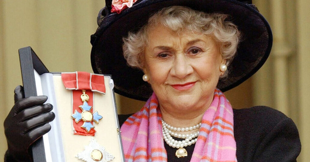 Joan Plowright, Award-Winning Actress and Olivier’s Widow, Dies at 95