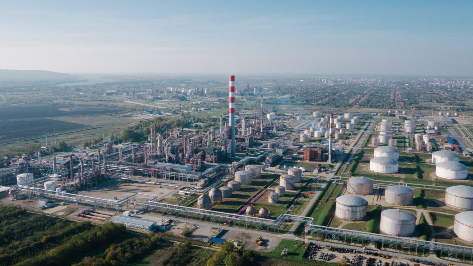 Serbia seeks solution for its oil industry as deadline looms