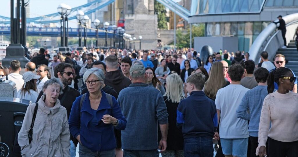 UK population could grow 5,000,000 to 72,500,000 people in eight years | News UK UK population could grow 5,000,000 to 72,500,000 people in eight years | News UK