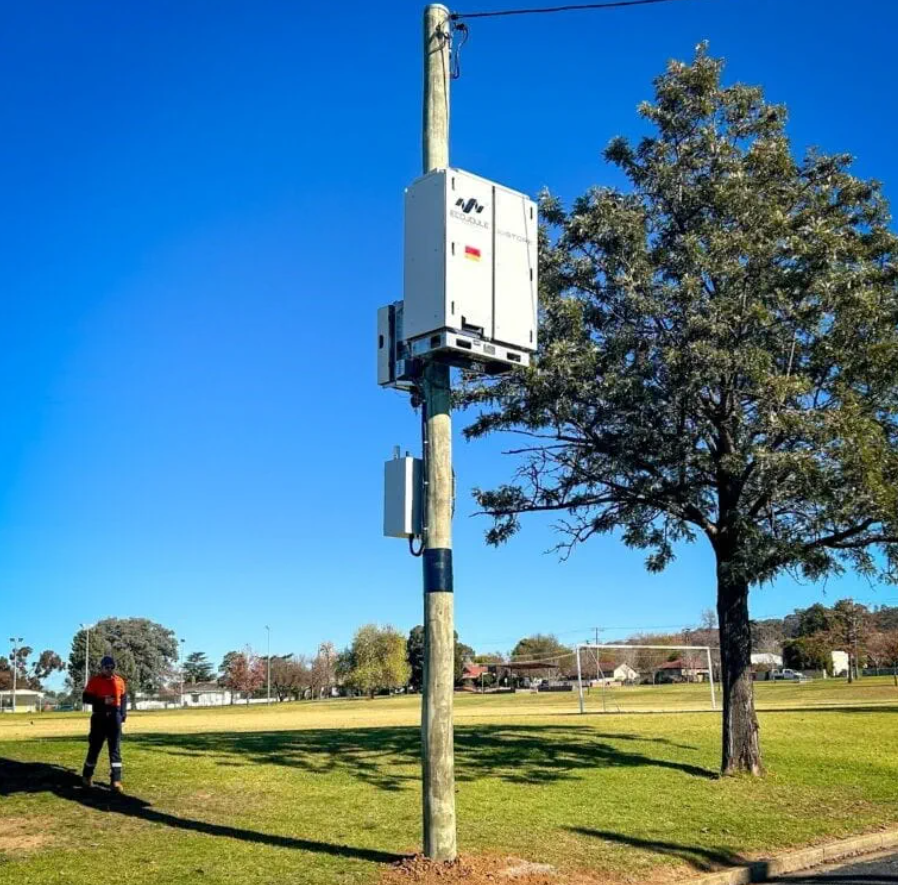 Powerco trials power pole mounted batteries in first for New Zealand – pv magazine Australia