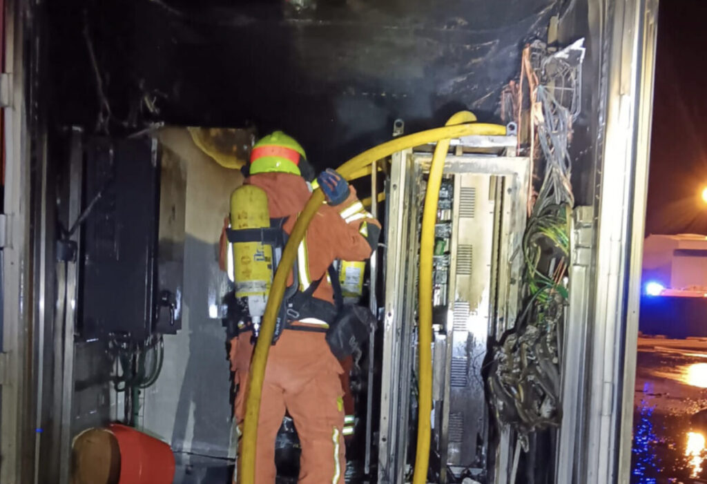 Firefighter injured in solar-plus-storage explosion and fire in Spain – pv magazine International Firefighter injured in solar-plus-storage explosion and fire in Spain – pv magazine International