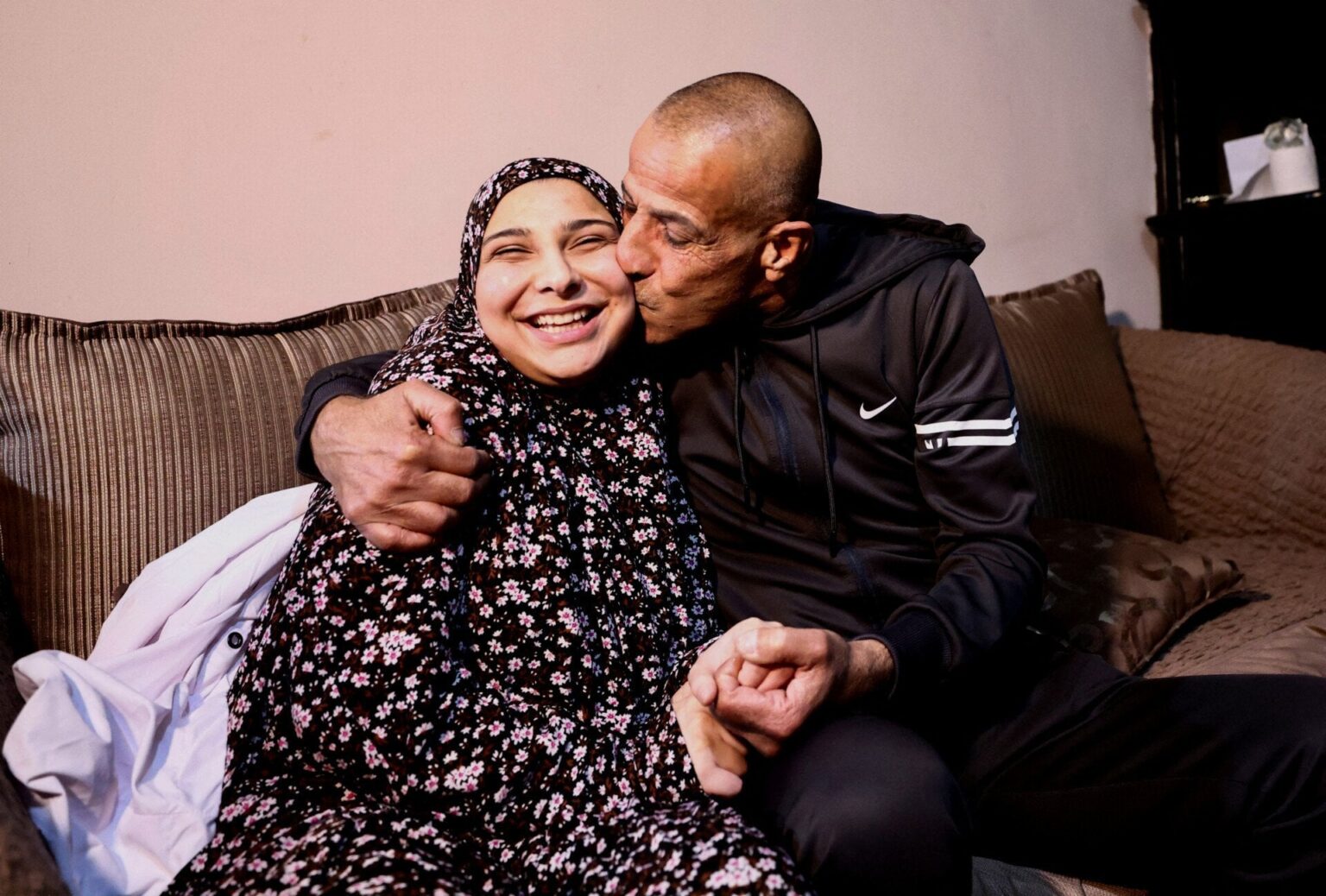 Israel: 90 Palestinian prisoners freed - 4 more Israeli women to be released by Hamas within week
