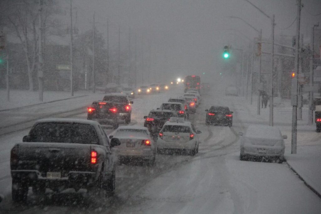 Environment Canada issues weather advisory as snow blankets Windsor-Essex Environment Canada issues weather advisory as snow blankets Windsor-Essex