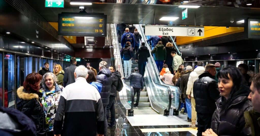 Thessaloniki Metro: Inconvenience for passengers - "Stuck" train between two stations.