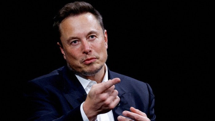 Musk examines how to oust Starmer as UK prime minister before next election