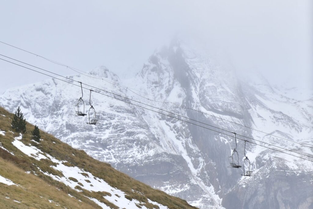 Two teenagers in intensive care after Spain ski lift collapse Two teenagers in intensive care after Spain ski lift collapse