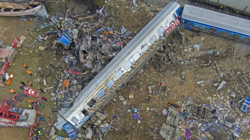 Incredible audio document from Tempi - 30 people survived the accident but were burned alive by the flammable materials of the commercial train - iAnatropi.gr