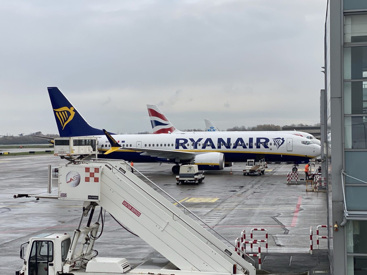 Ryanair cuts 800,000 seats in Spain for Summer 2025 amid high regional airport fees Ryanair cuts 800,000 seats in Spain for Summer 2025 amid high regional airport fees