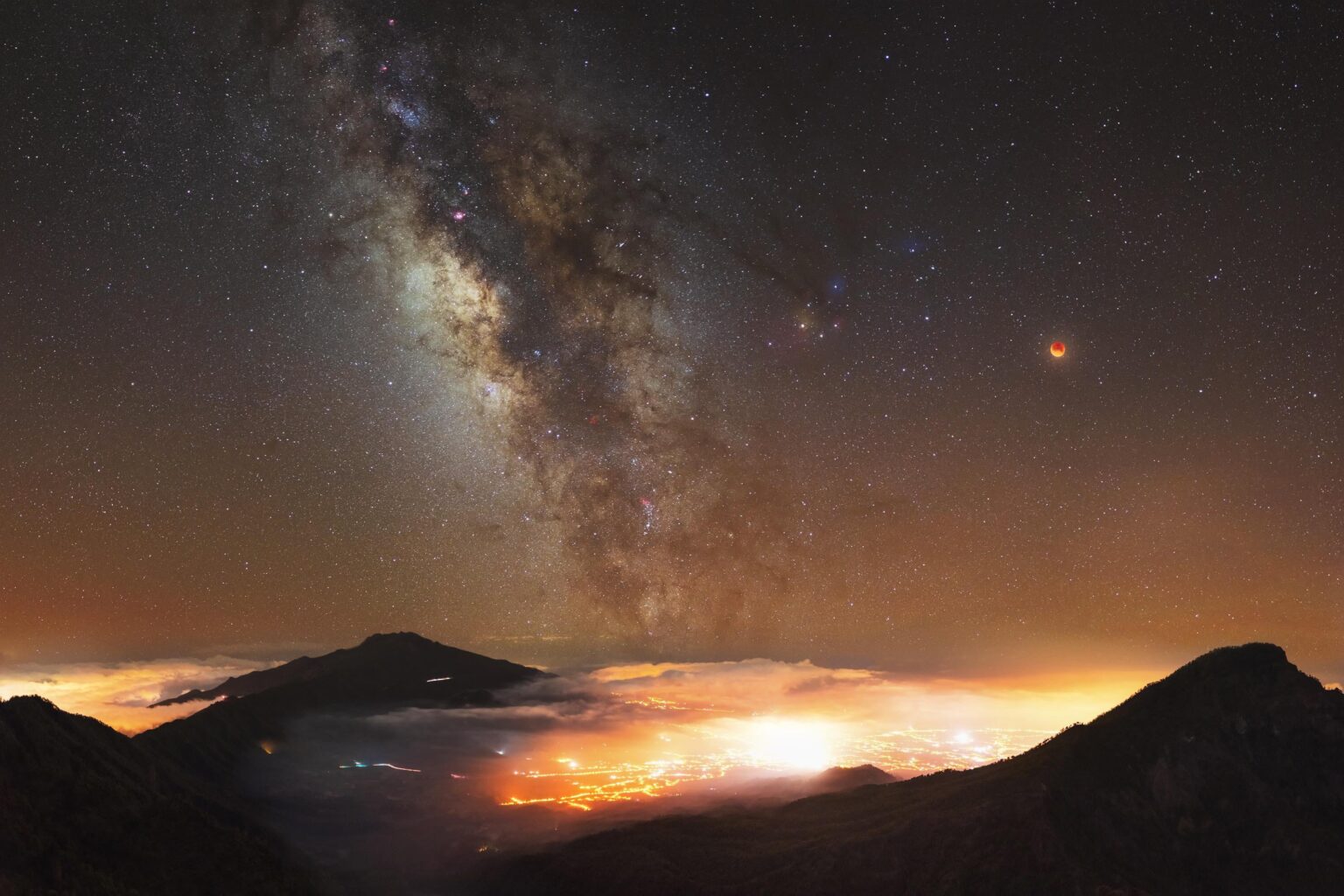 Lunar Eclipse 2022 as seen from Isla de La Palma, Canary Islands
