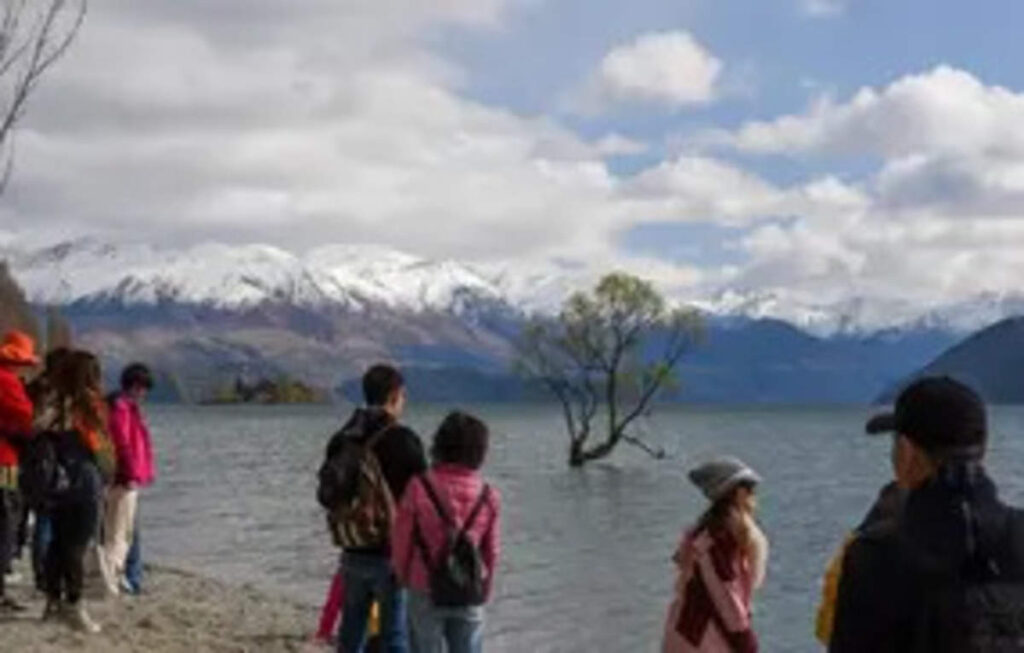 New Zealand relaxes visitor visa rules to allow tourists’ ‘workcation’, ETHRWorld New Zealand relaxes visitor visa rules to allow tourists' 'workcation', ETHRWorld