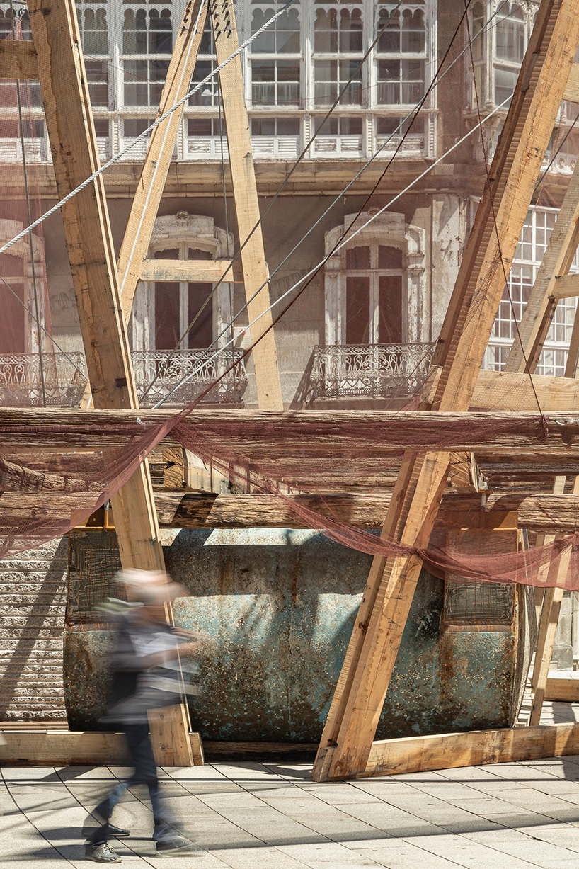 +cruz.atelier reclaims fishing nets and mussel platform wood for circular pavilion in spain