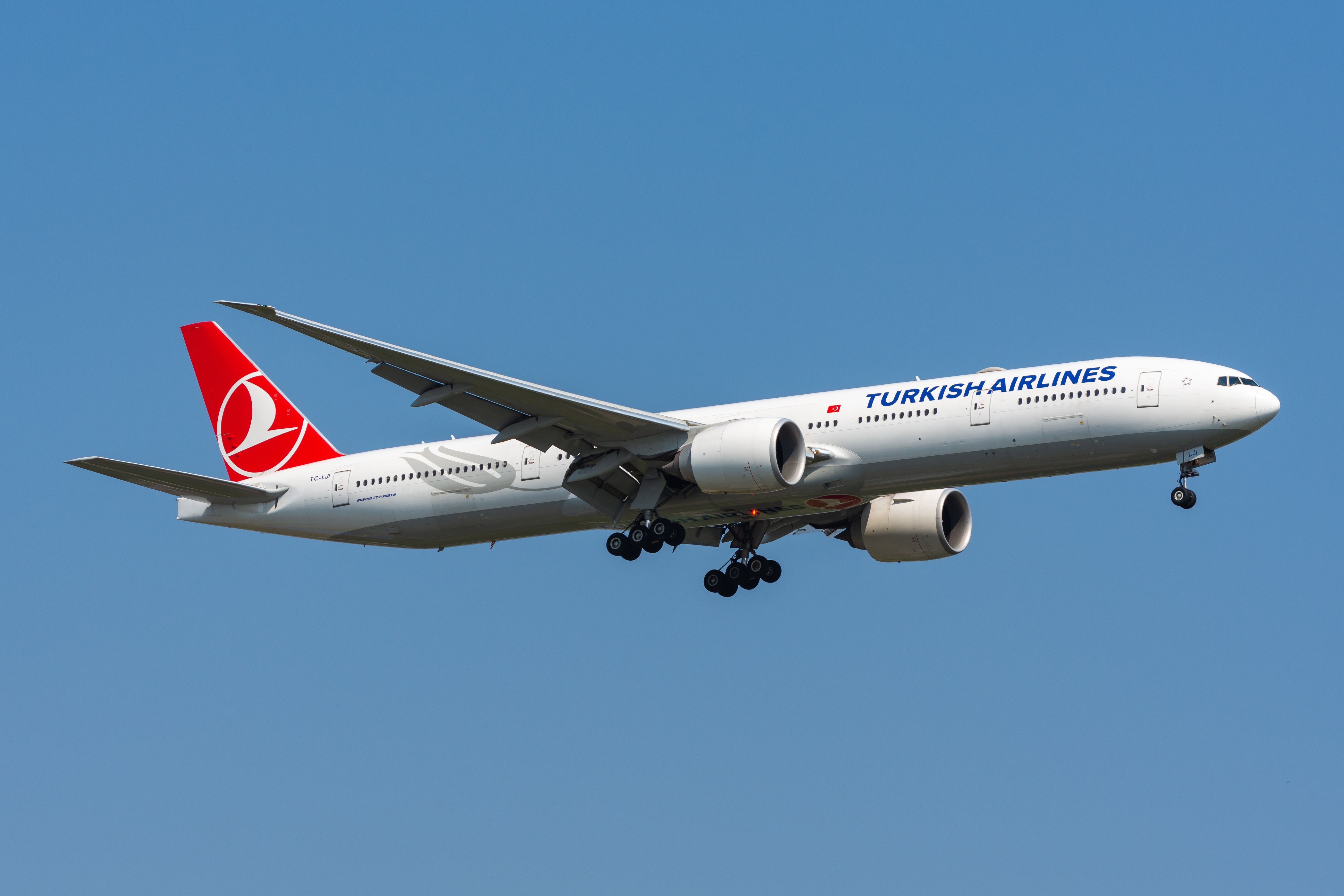 Turkish Airlines Boeing 777 Landing In Bangkok