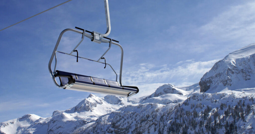 Two women seriously injured after ski lift collapses in Spain Two women seriously injured after ski lift collapses in Spain