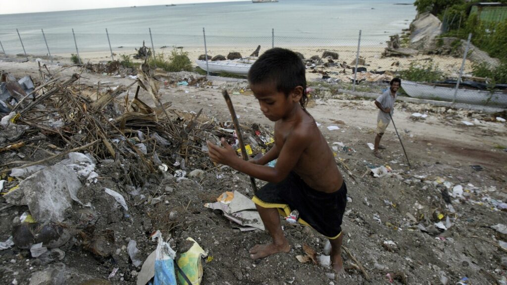 New Zealand to review aid to Kiribati after the Pacific Island nation snubs an official's visit