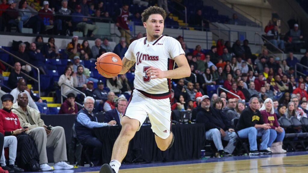 UMass wins 76-72 against Dayton UMass wins 76-72 against Dayton