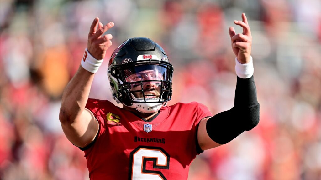 Buccaneers win NFC South after rallying for 27-19 win