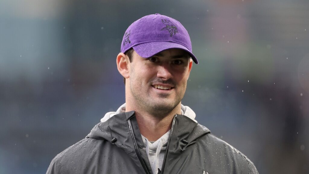 If Sam Darnold struggles, could Vikings turn to Daniel Jones? If Sam Darnold struggles, could Vikings turn to Daniel Jones?