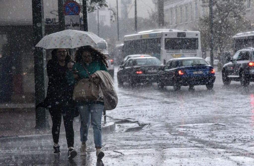 Clouds, Rain and Colder Temperatures Kick-off the Week in Greece