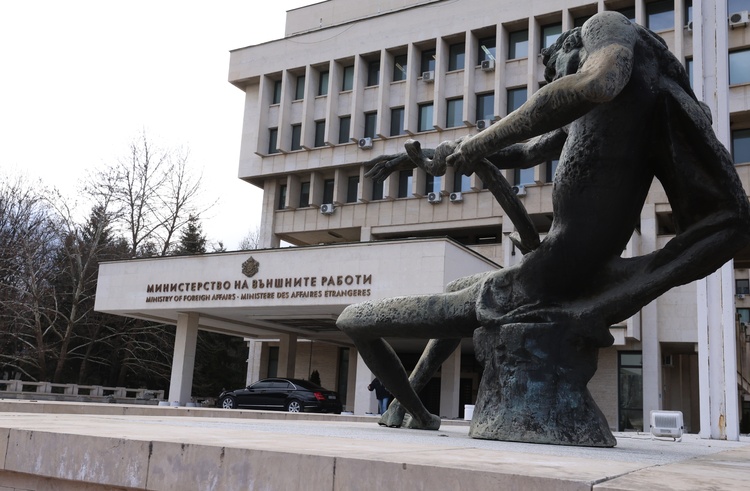 Foreign Ministry Condemns North Macedonia PM Questioning Bulgarian Inclusion in His Country’s Constitution