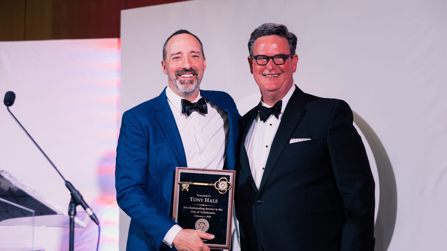 Tony Hale hosts 50th anniversary celebration for Young Actors Theatre