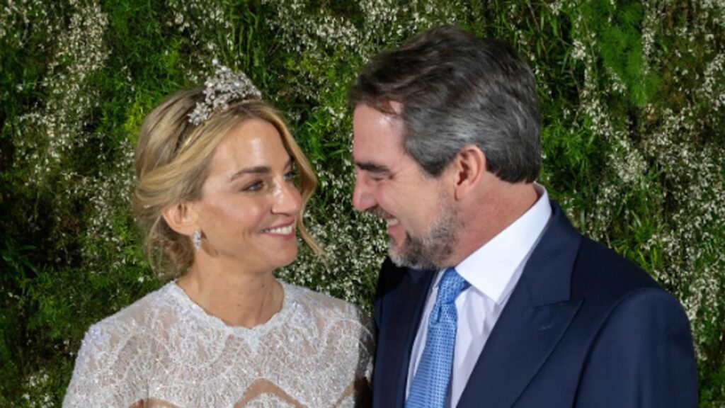 Prince Nikolaos of Greece and Chrysí Vardinogiánni look the picture of marital bliss in official wedding photos Prince Nikolaos of Greece and Chrysí Vardinogiánni look the picture of marital bliss in official wedding photos