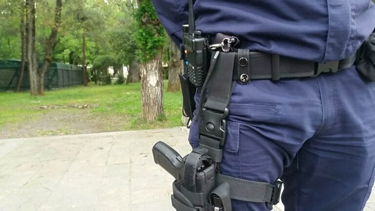 A police officer arrested in Piraeus for rape of a minor