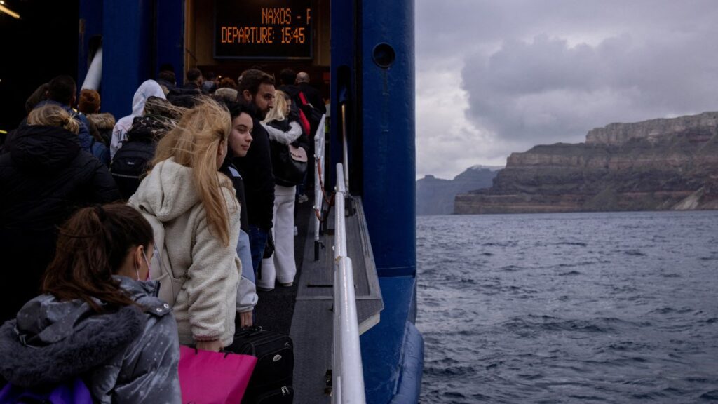 Fresh Aegean earthquake swarm rattles Greece’s Santorini island Fresh Aegean earthquake swarm rattles Greece's Santorini island