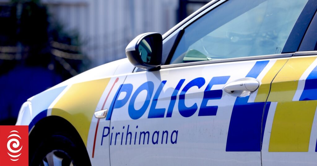 One dead, one seriously injured in South Auckland crash