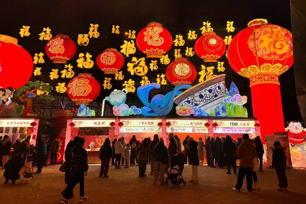 Temple fair, lantern show injects jubilant energy to Spring Festival Temple fair, lantern show injects jubilant energy to Spring Festival