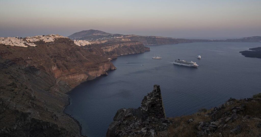 Greece Earthquakes Santorini | Nation / World AP news of the day Greece Earthquakes Santorini | Nation / World AP news of the day