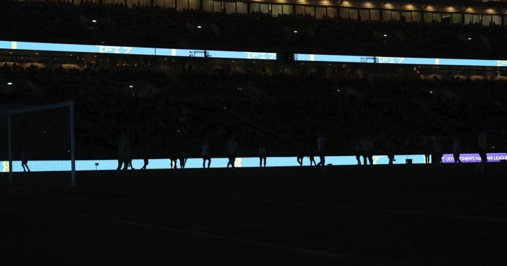 Lights out at Wembley: England vs. Spain women’s match paused in darkness | Pro Sports Lights out at Wembley: England vs. Spain women's match paused in darkness | Pro Sports