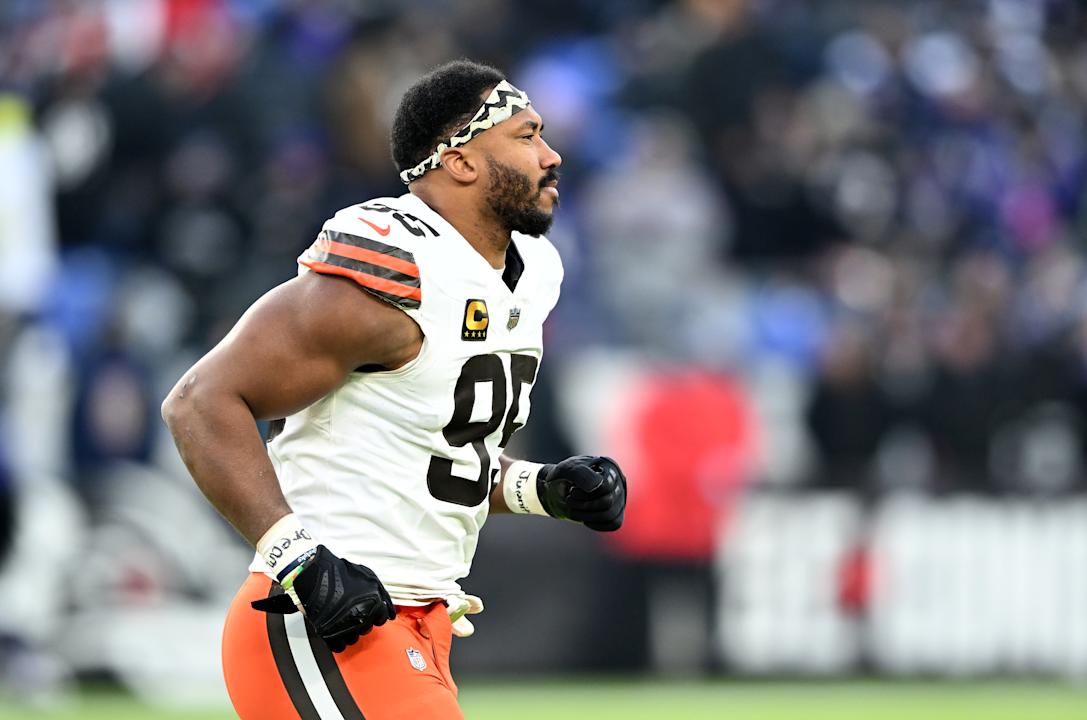 BALTIMORE, MARYLAND - JANUARY 04: Myles Garrett #95 of the Cleveland Browns warms up before the game against the Baltimore Ravens at M&T Bank Stadium on January 04, 2025 in Baltimore, Maryland. (Photo by G Fiume/Getty Images)
