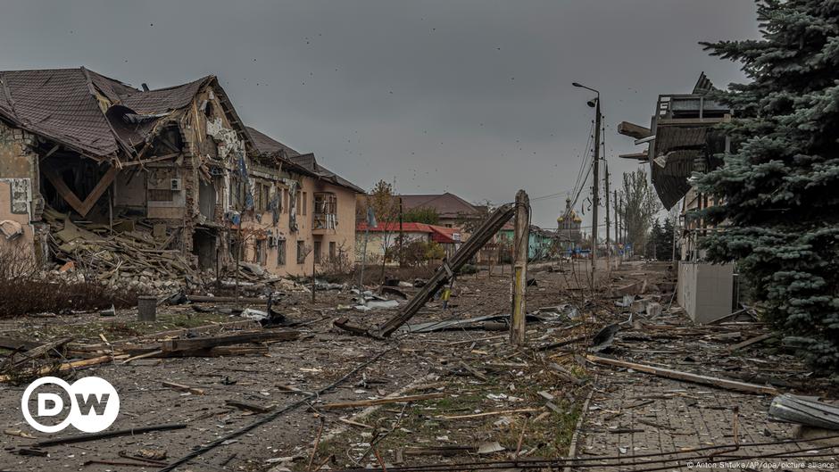 Wounded Russian soldiers sent back to the front – DW – 02/01/2025