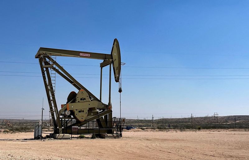 Oil gains on U.S., Russia supply curtailments as market seeks Ukraine talks clarity