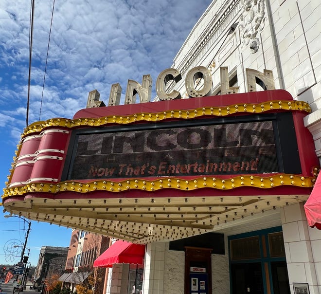 A candlelight concert recalling '80s rock anthems will be Saturday at Lions Lincoln Theatre in downtown Massillon.