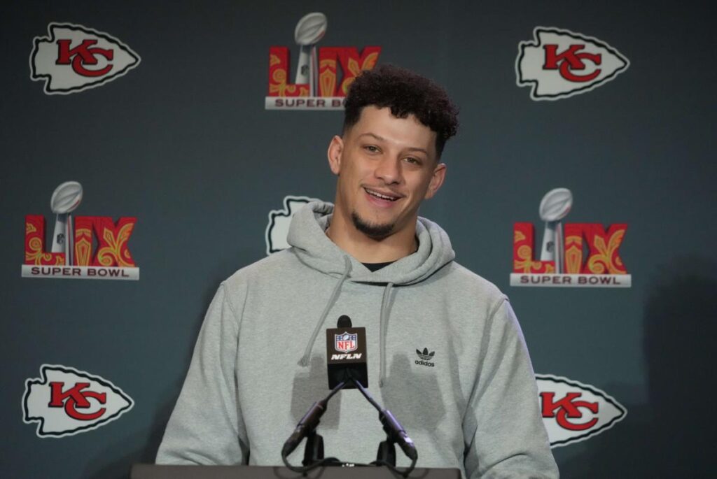 Patrick Mahomes' Super Bowl outfit: Watch Chiefs QB arrive at Caesars Superdome