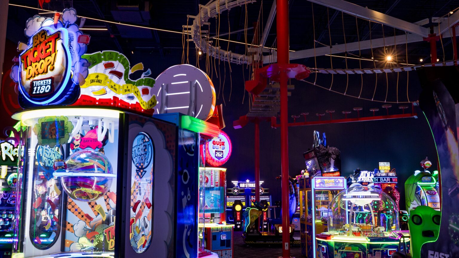 Gamescape by Cinemark opens doors in El Paso, offers 18 bowling lanes
