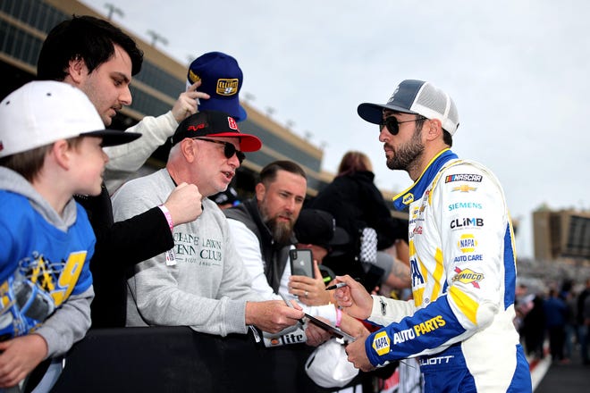 HAMPTON, GEORGIA - FEBRUARY 23: Chase Elliott, driver of the #9 NAPA Auto Parts Chevrolet, signs autographs for a NASCAR fan prior to the NASCAR Cup Series Ambetter Health 400 at Atlanta Motor Speedway on February 23, 2025 in Hampton, Georgia. (Photo by Jonathan Bachman/Getty Images)