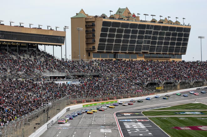 HAMPTON, GEORGIA - FEBRUARY 23: A general view of racing during the NASCAR Cup Series Ambetter Health 400 at Atlanta Motor Speedway on February 23, 2025 in Hampton, Georgia. (Photo by Chris Graythen/Getty Images)