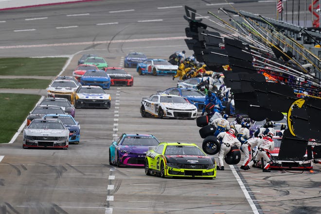 HAMPTON, GEORGIA - FEBRUARY 23: A general view of pit road during the NASCAR Cup Series Ambetter Health 400 at Atlanta Motor Speedway on February 23, 2025 in Hampton, Georgia. (Photo by Chris Graythen/Getty Images)