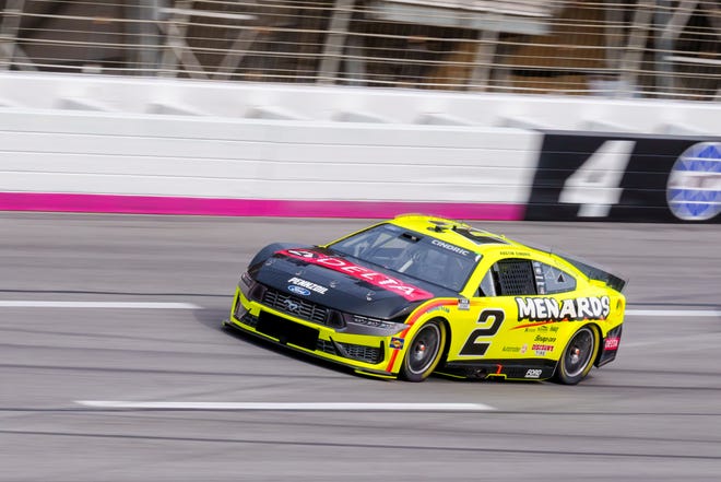 Feb 23, 2025; Hampton, Georgia, USA; Austin Cindric (2) comes through turn four at Atlanta Motor Speedway. Mandatory Credit: Jason Allen-Imagn Images