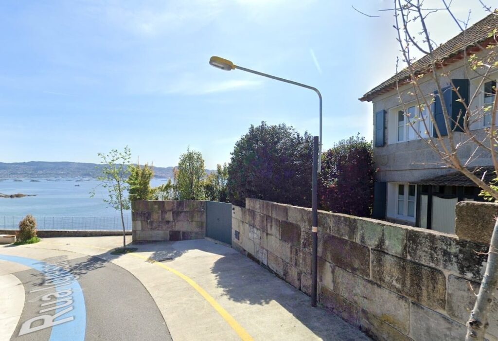 Feijóo’s couple asks for a public land grant until 2037 to give their villa access to the beach Feijóo's couple asks for a public land grant until 2037 to give their villa access to the beach
