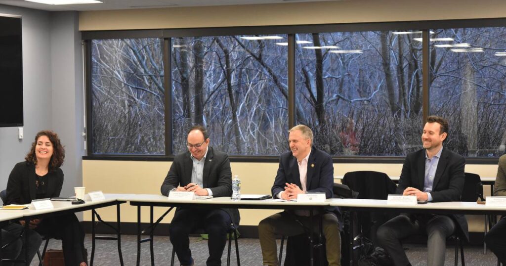Rep. Casten says future of clean energy at risk under Trump administration – Shaw Local