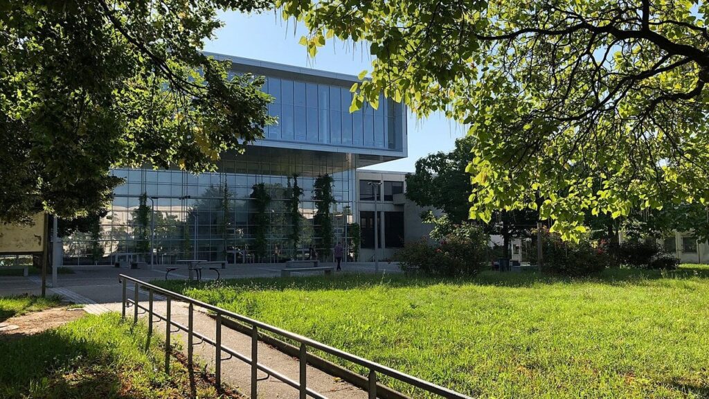 The University of Sorbonne does not open an annex in Greece