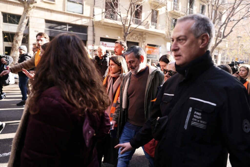 Teacher who became symbol of Spain’s overtourism wins eviction battle – for now Teacher who became symbol of Spain’s overtourism wins eviction battle – for now