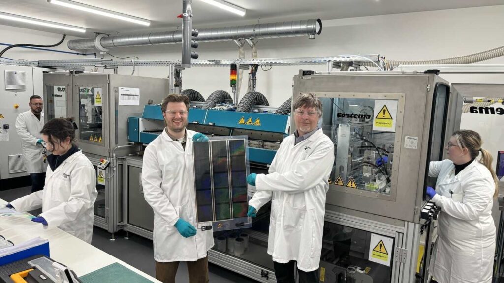 Tiny grooves re-shape future of solar cell manufacturing - Flexible solar cells that do not contain any scarce and expensive elements are paving the way for the development of low cost, efficient solar energy according to new research by the University of Sheffield.
